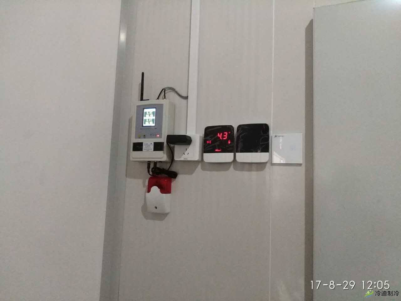 上海嘉洲實業(yè)-小型醫(yī)藥冷庫工程案例(圖4) 上海嘉洲實業(yè)-小型醫(yī)藥冷庫工程案例(圖4)